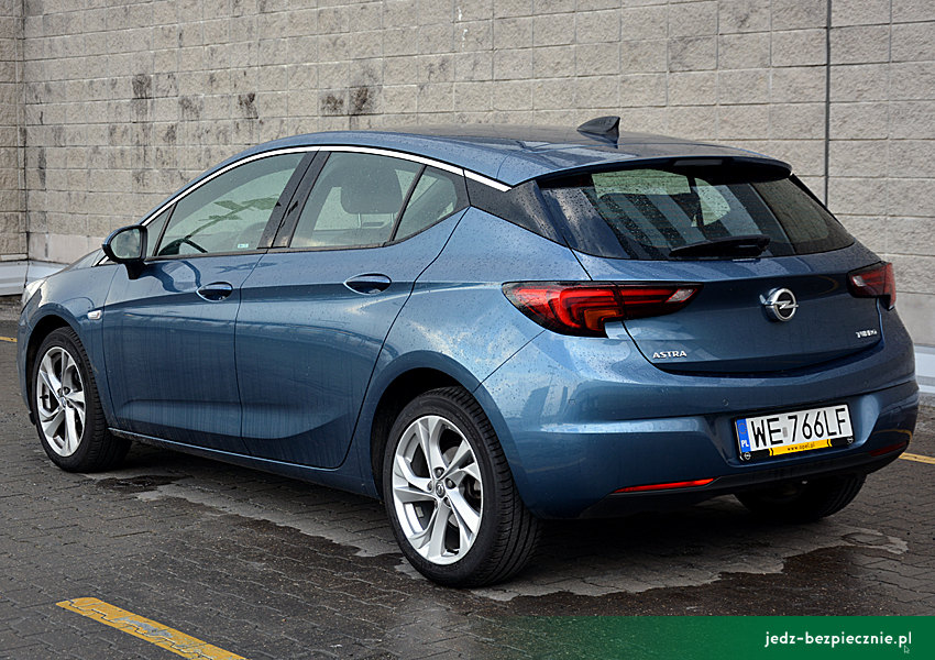 SALON SAMOCHODOWY | Opel Astra V hatchback | Tył auta